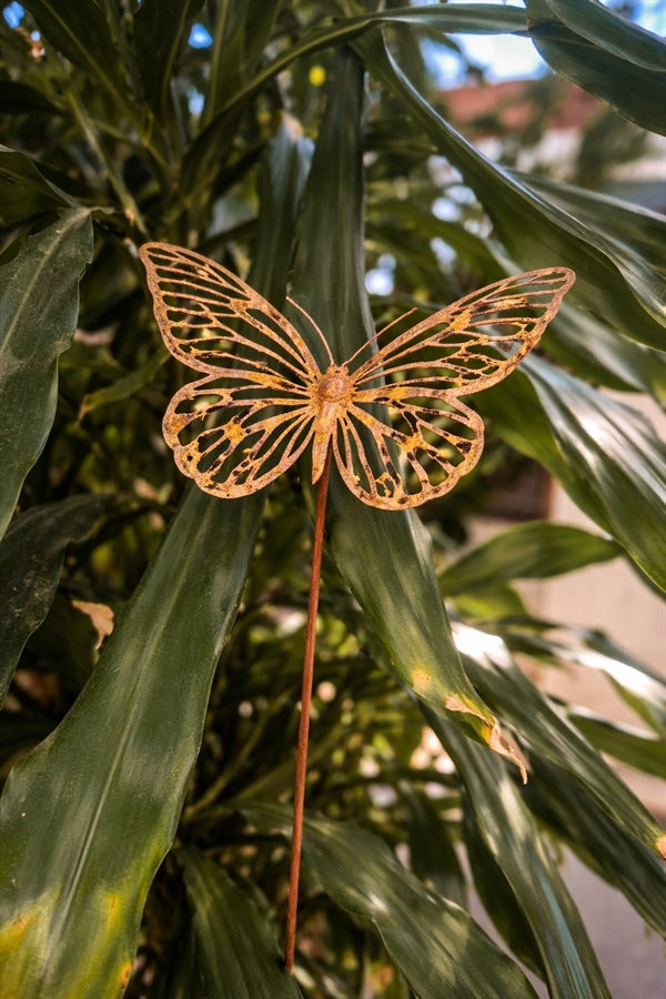 Sommerfugl rustent jern på pind 